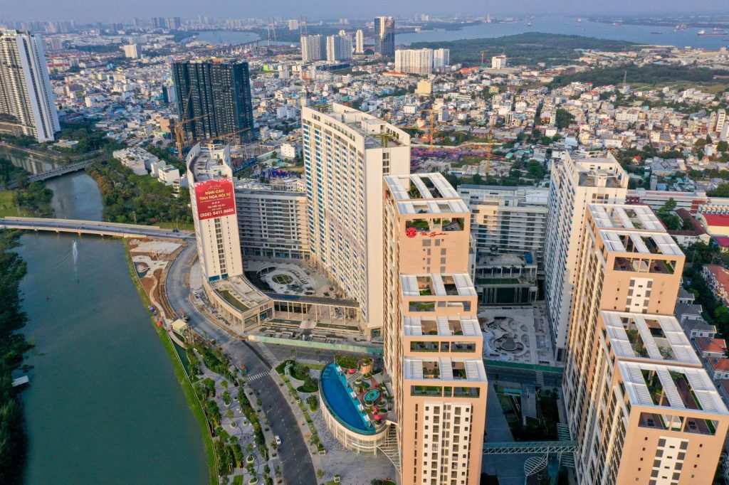 Khách hàng lựa chọn The Peak có thể hoàn toàn yên tâm bởi hiện nay công trình đang được thi công những hạng mục cuối cùng với tiến độ dự kiến giao nhà vào cuối năm nay