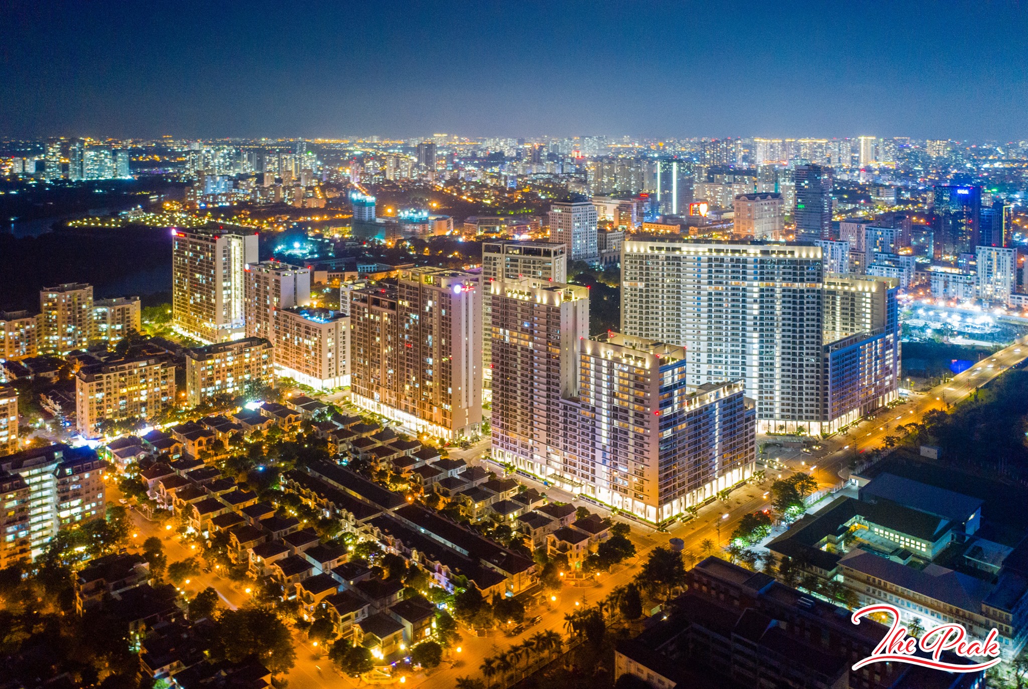 Midtown The Peak về đêm