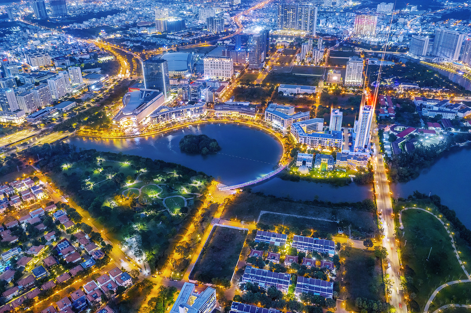 Khu Nam TPHCM sắp xuất hiện khu căn hộ hạng sang, hàng hiệu đầu tiên, ngay địa danh Hồ Bán Nguyệt Phú Mỹ Hưng.